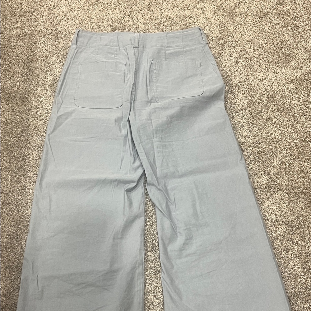 High-Rise Light Blue Wide-Leg Jeans with Scalloped Patch Pockets - Picture 3 of 3